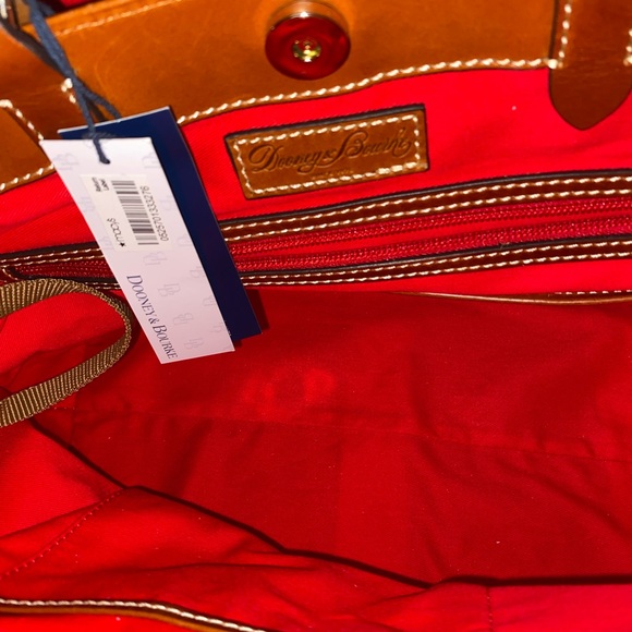Dooney&Bourke Large white Barlow w/ smoking red interior 🤍🤍NWT - Picture 8 of 16